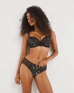 Freya Daydreaming Brief