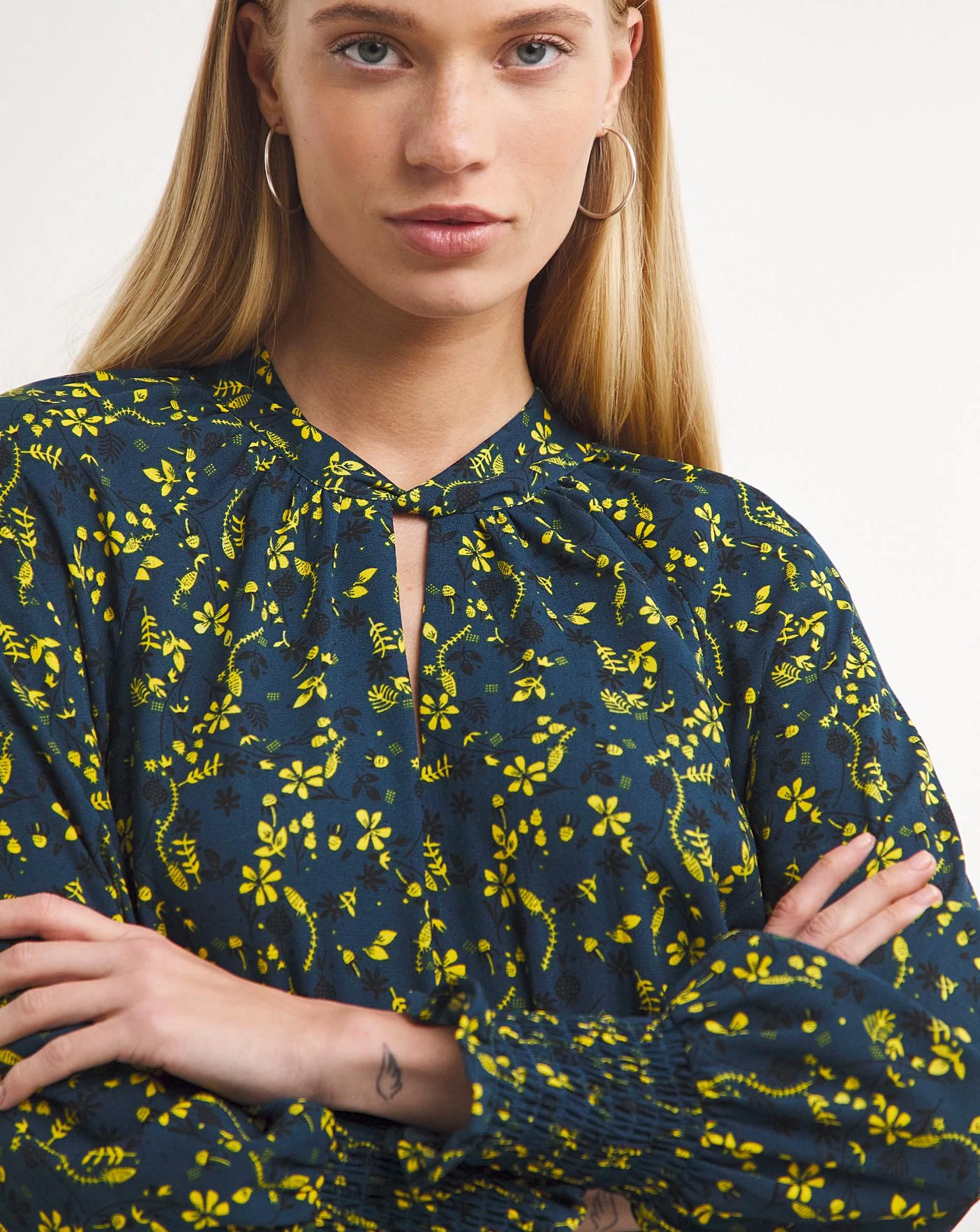 High Twist Neck Long Sleeve Top 4 High Twist Neck Long Sleeve Top - Image 4